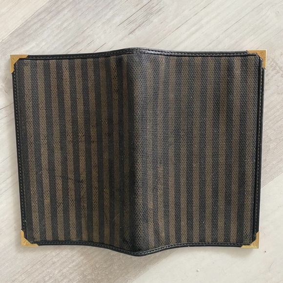 Fendi calendar cover - Picture 3 of 3